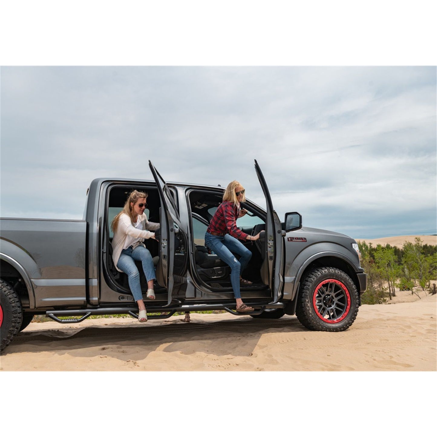 N-Fab | Nerf Step-W2W w/Bed Acs (3 Stps)-15-24 F150 5ft.7in. SuperCrew-TX Blk | F1596CC-6-TX