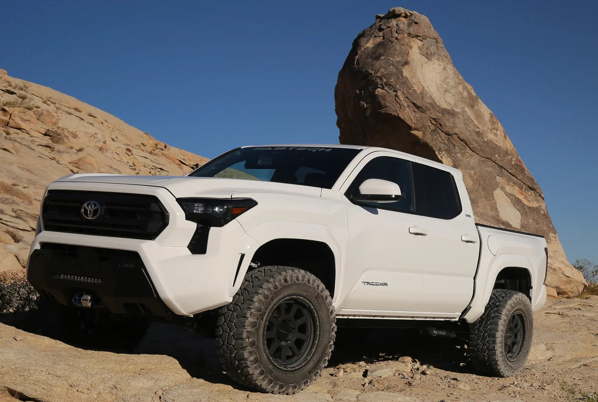 FABTECH | 3" Ball Joint UCA Lift Kit w/ Front Dirt Logic 2.5 Resi Coil Overs w/ Resi & Rear Dirt Logic 2.25" Shocks w/ Resi | Toyota Tacoma | K7106DL — product image 4