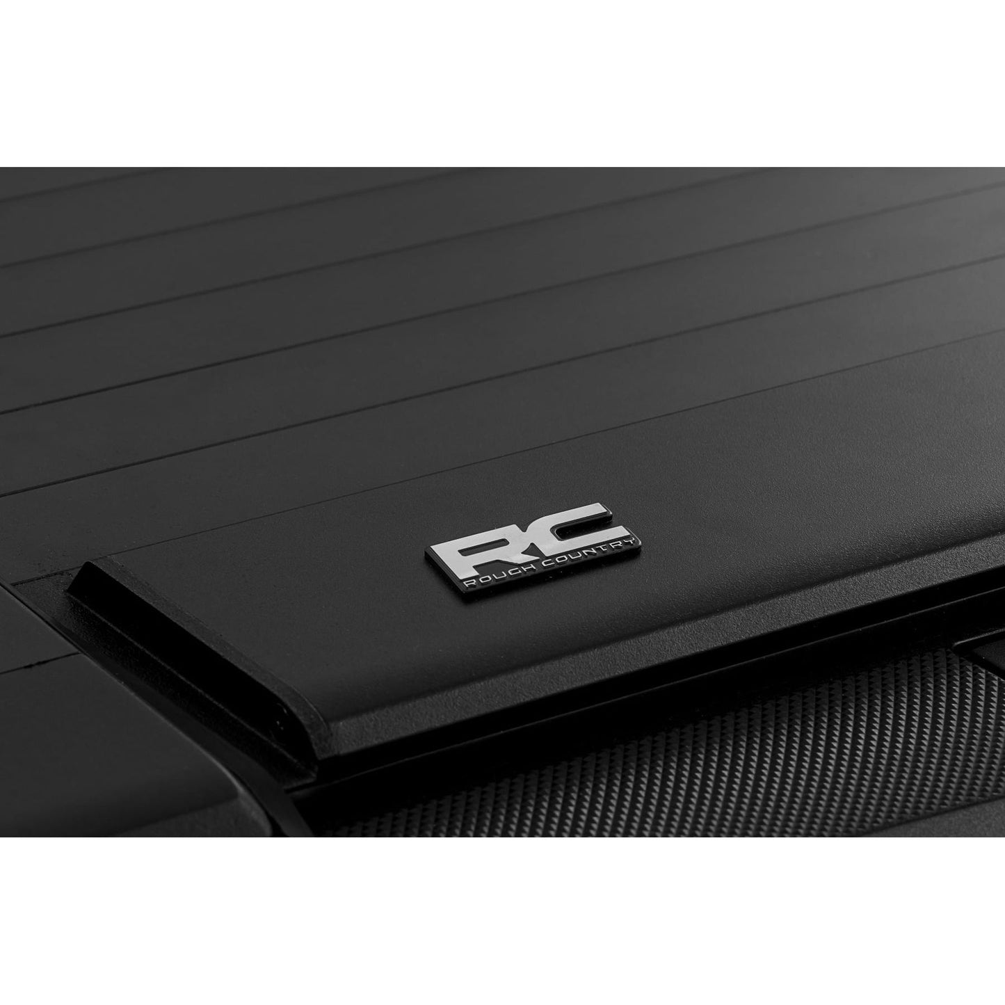 ROUGH COUNTRY | Manual Retractable Bed Cover 6'9" Bed Chevy/GMC 2500HD/3500HD (20-26) | 53210690