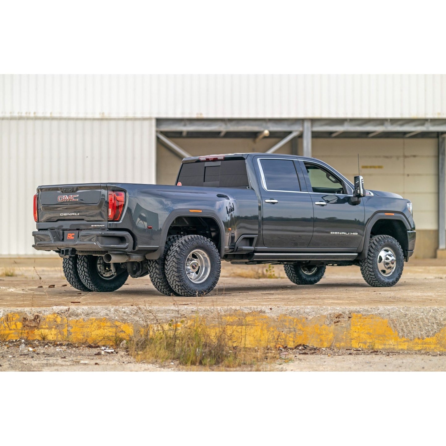 ROUGH COUNTRY 3 Inch Lift Kit | UCAs | M1 | Chevy/GMC Sierra 3500 HD/Silverado 3500 HD (20-25) | 95640RED