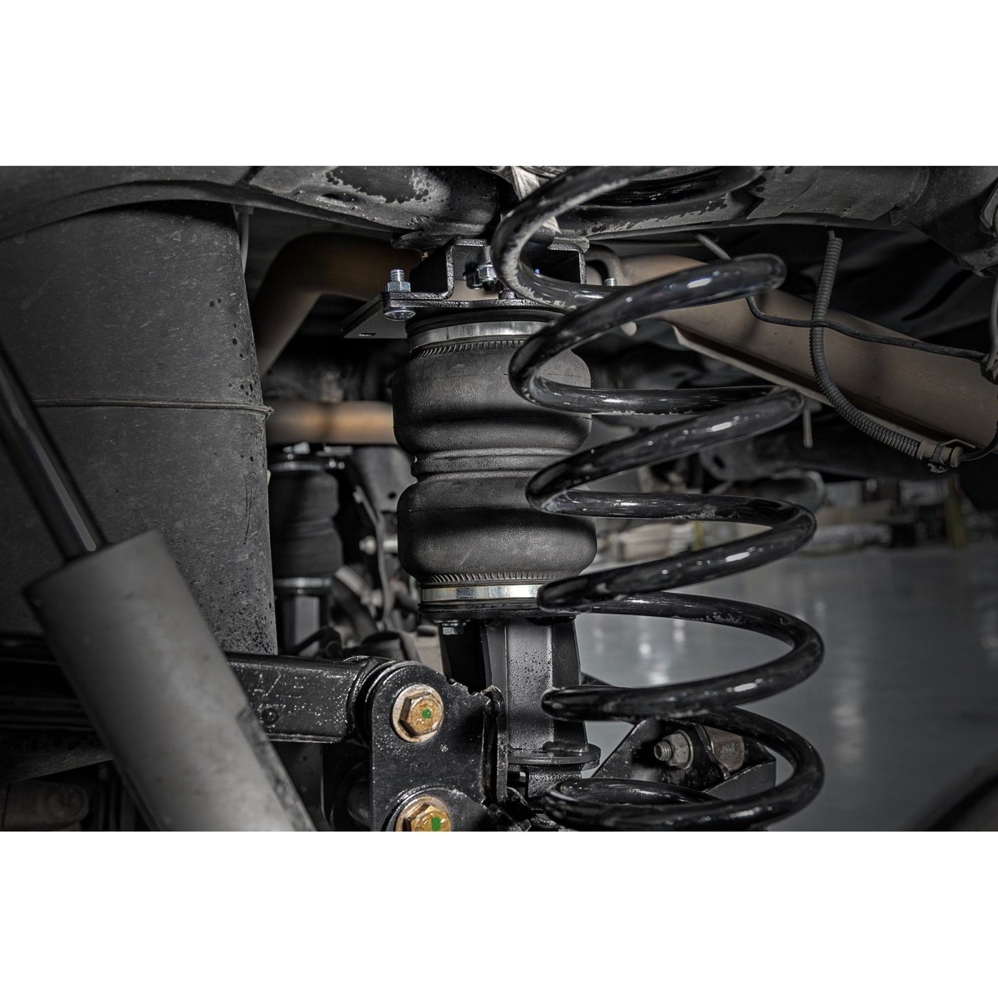 ROUGH COUNTRY Air Spring Kit w/compressor | Wireless Controller | Stock Height | Ram 1500 (10-18 & Classic) | 10032WC