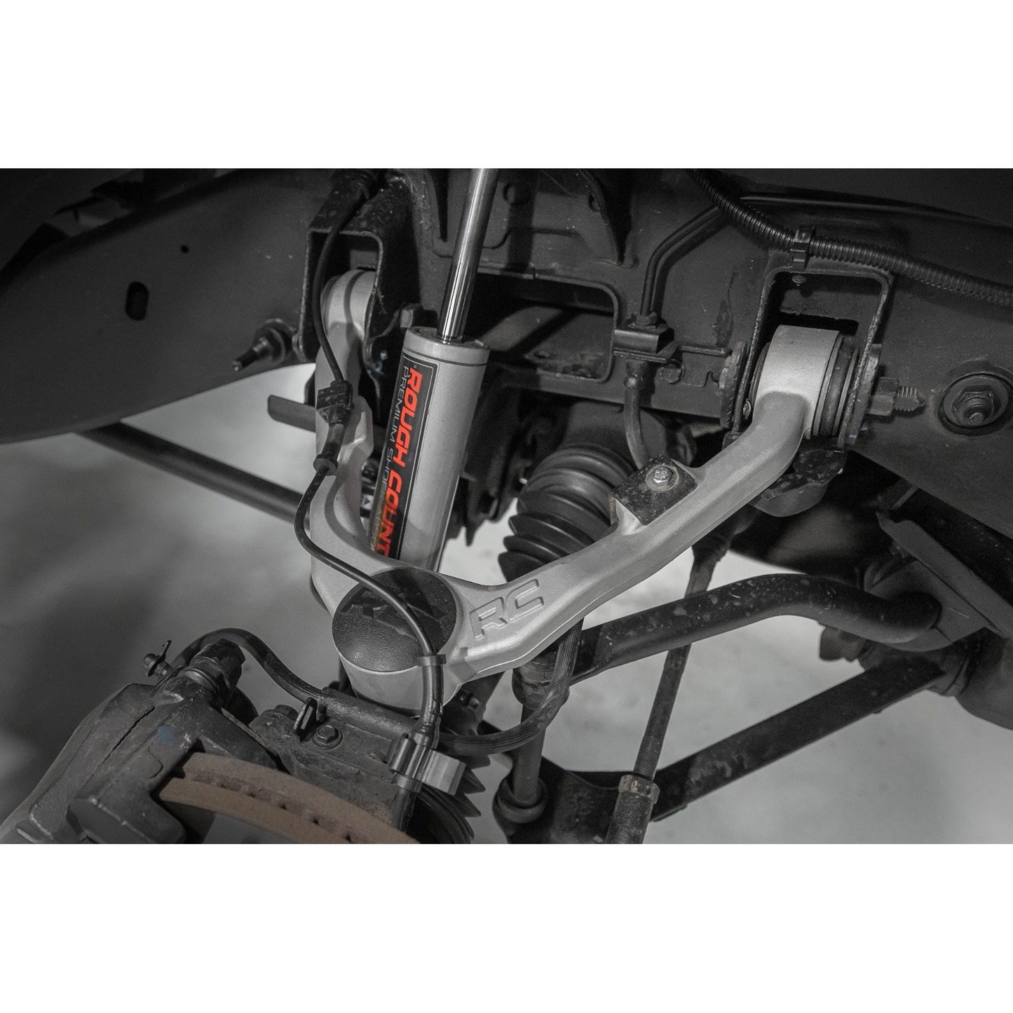 ROUGH COUNTRY Forged Upper Control Arms | OE Upgrade | Chevy/GMC 1500 (99-06 & Classic) | 10026