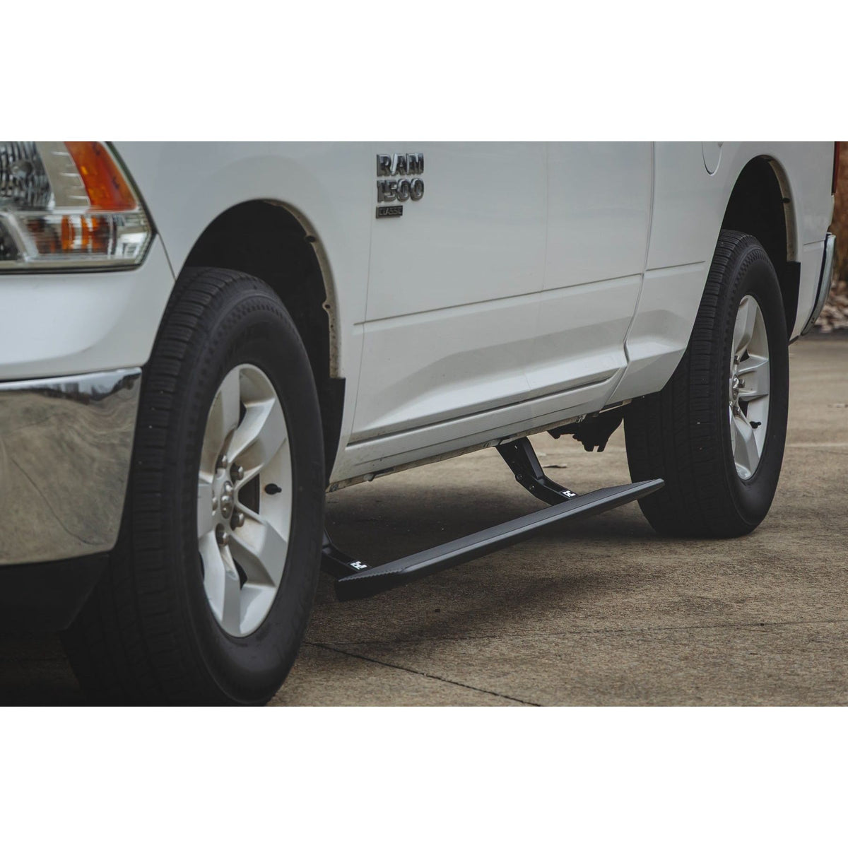 ROUGH COUNTRY RCSESR050210 ESR050210 Power Running Boards Ram 1500 2009-18