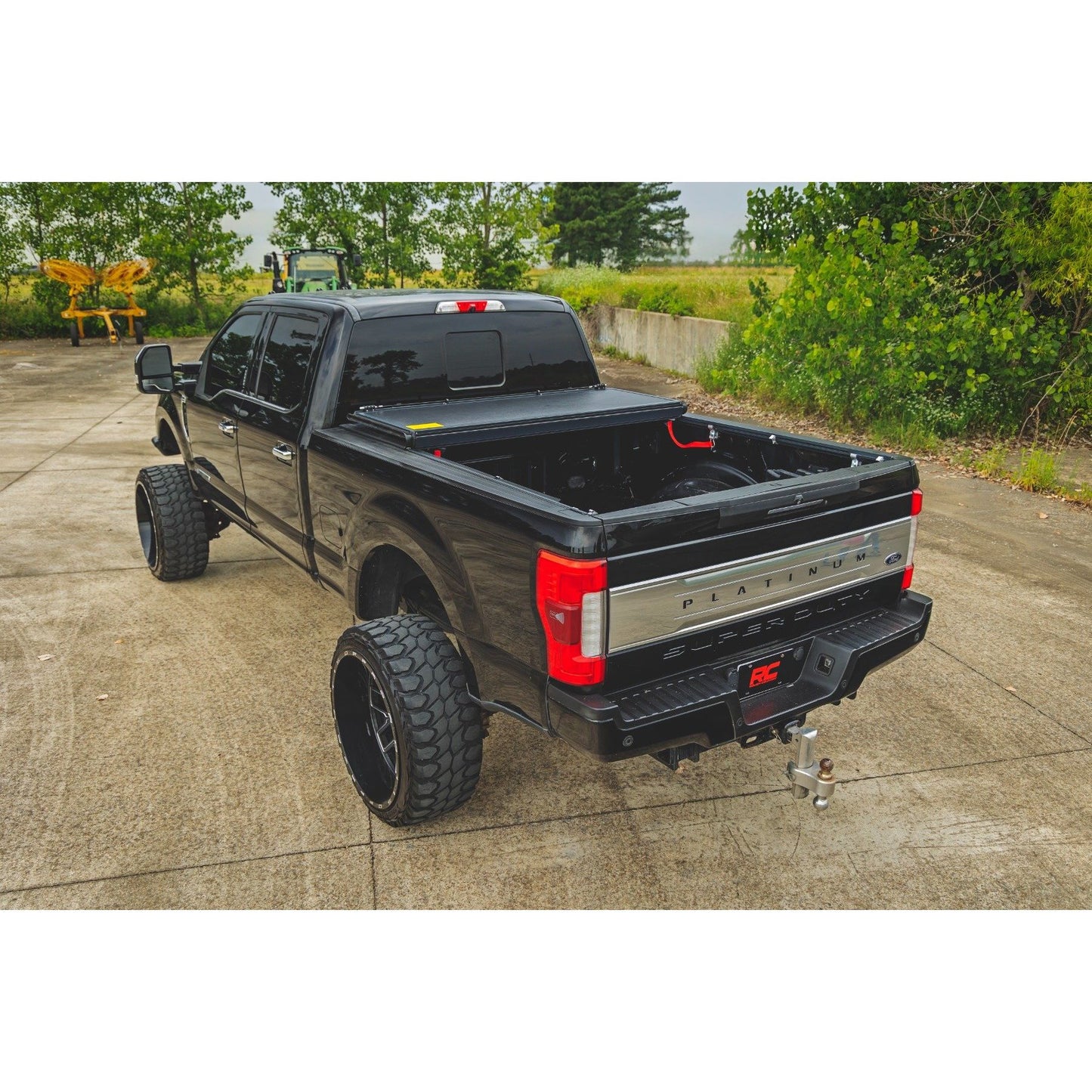ROUGH COUNTRY Hard Low Profile Bed Cover | 6'10" Bed | Ford F-250/F-350 Super Duty (17-26) | 47220651B