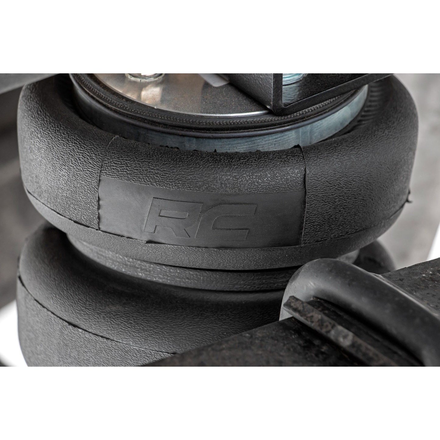 ROUGH COUNTRY | Air Spring Kit 6 Inch Lift Kit Chevy/GMC 2500HD (01-10) | 100064