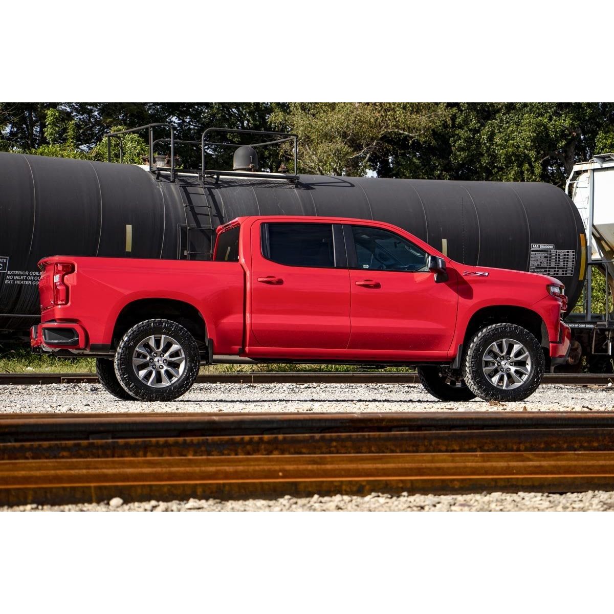 ROUGH COUNTRY 3.5 Inch Lift Kit | N3 Struts | Chevy Silverado 1500 2WD/4WD (2019-2024 & Classic) | 29532RED
