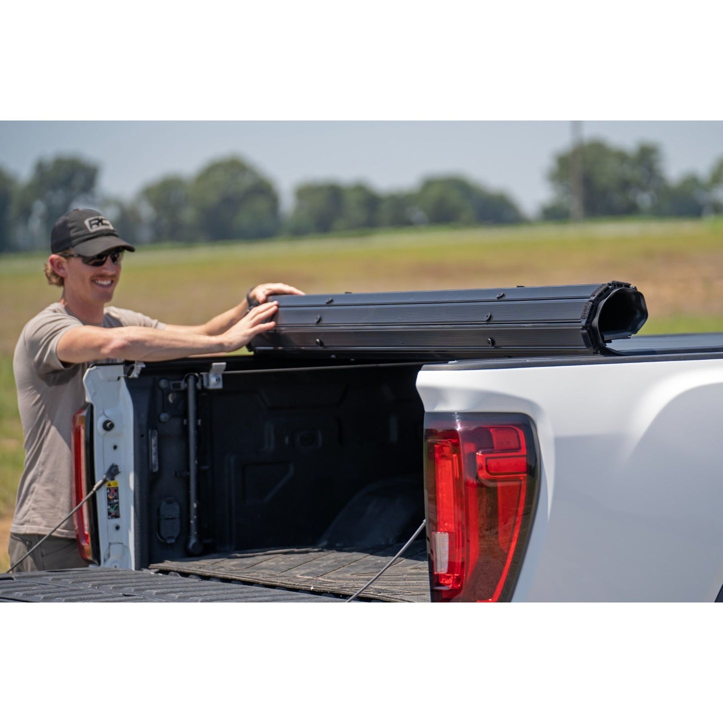 ROUGH COUNTRY Hard Roll Up Bed Cover | 6'9" Bed | Chevy/GMC Silverado/Sierra 2500HD/3500HD (20-25) | 50120651
