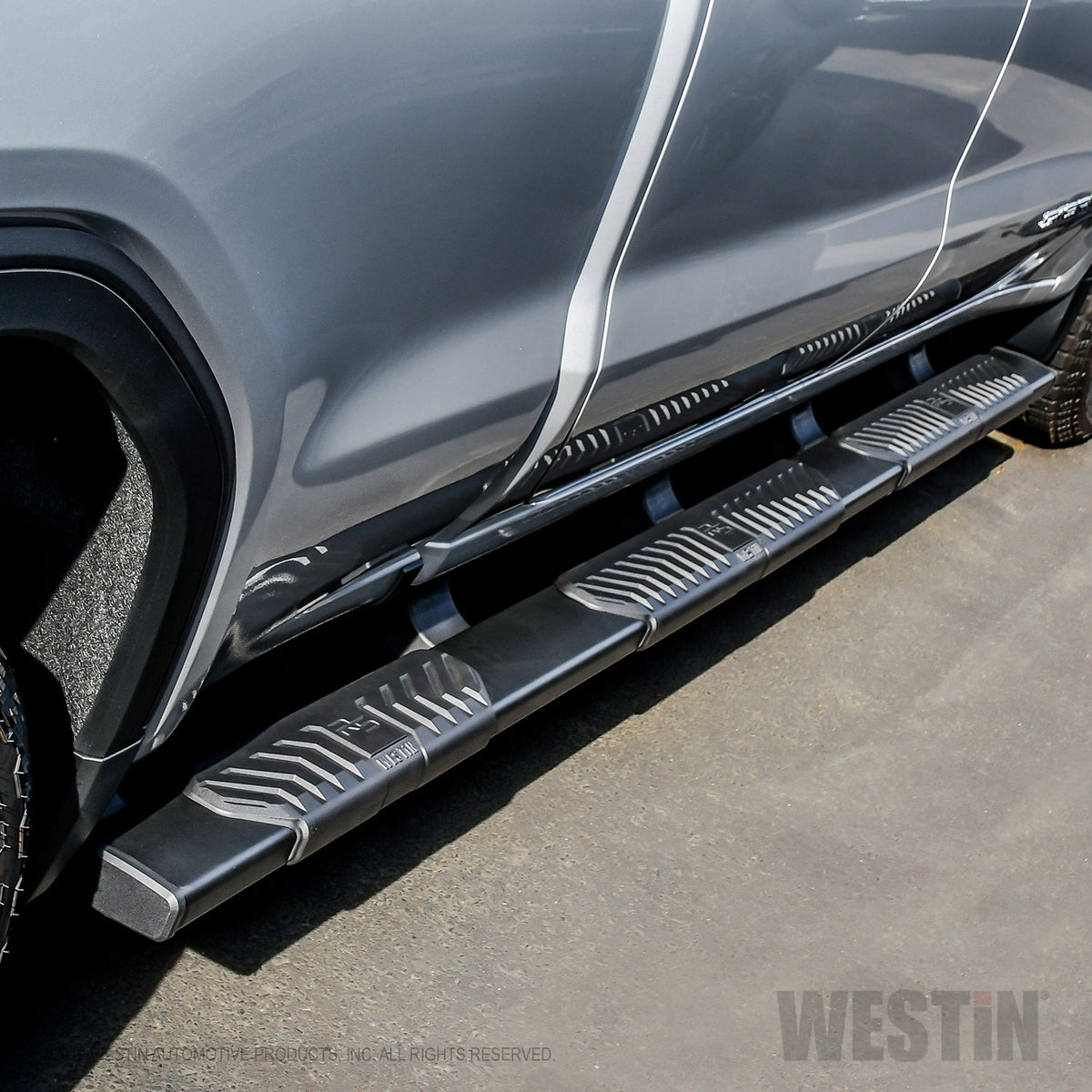 Westin R5 M-Series Wheel-to-Wheel Nerf Steps 2019-2024 Chevy/GMC Silverado/Sierra 1500 Crew Cab