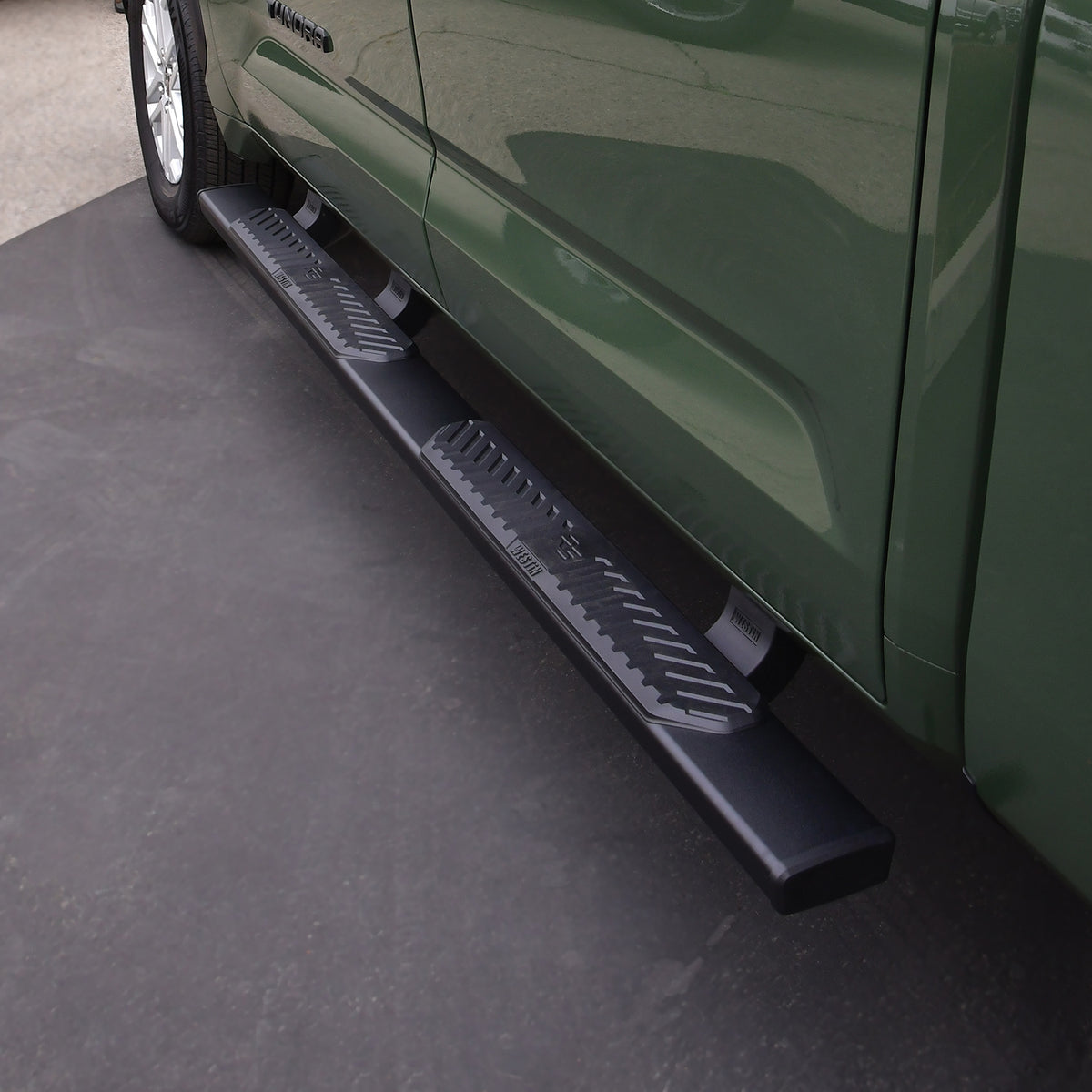 Westin R5 Nerf Steps 2022-2024 Toyota Tundra CrewMax