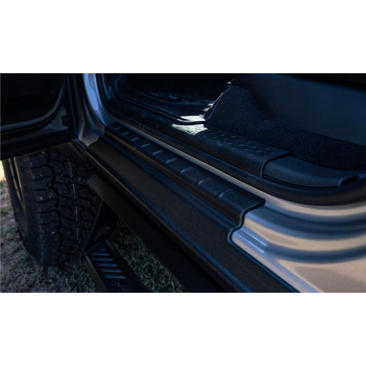 BUSHWACKER | Trail Armor Rocker Panels | 1999-2007 Chevy Silverado/GMC Sierra 1500/2500/3500 | 14068