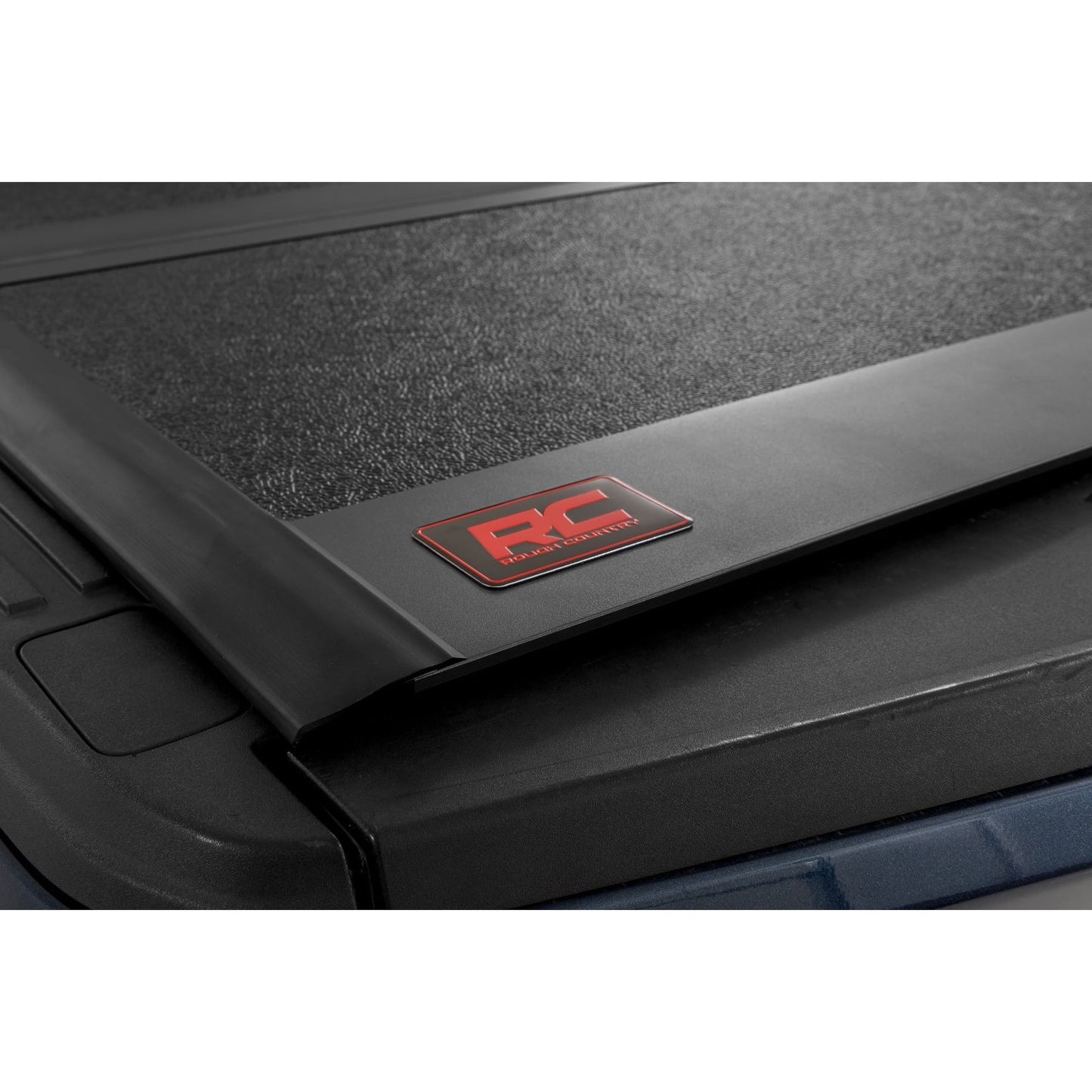 ROUGH COUNTRY | Hard Low Profile Bed Cover  6'7" Bed  Ford F-150 2WD/4WD (2015-2020) | 47229650_A
