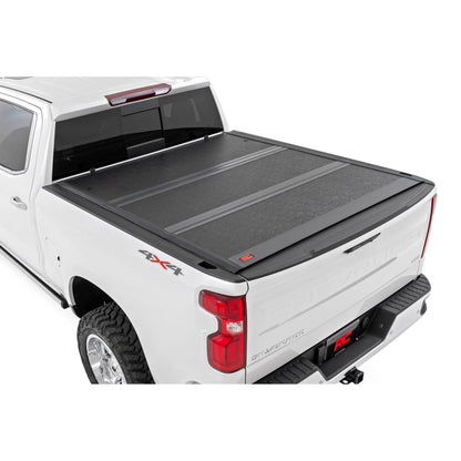 ROUGH COUNTRY Hard Low Profile Bed Cover | 6'7" Bed | Chevy/GMC Sierra 1500 (19-26)/Silverado 1500 (19-26)  | 47120650B