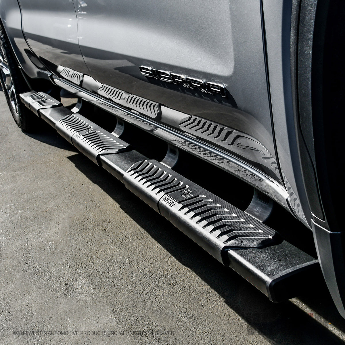 Westin R5 M-Series Wheel-to-Wheel Nerf Steps 2019-2024 Chevy/GMC Silverado/Sierra 1500 Crew Cab