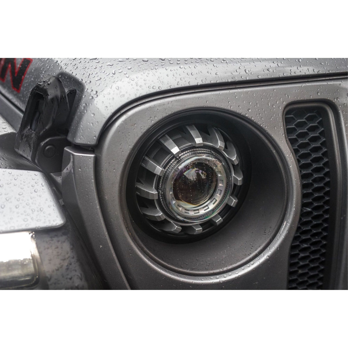https://cdn.shopify.com/s/files/1/0785/2536/6555/files/26987.Jeep_Wrangler_JL_18_7_LED_Headlight_Adapters.030.jpg?v=1788719217