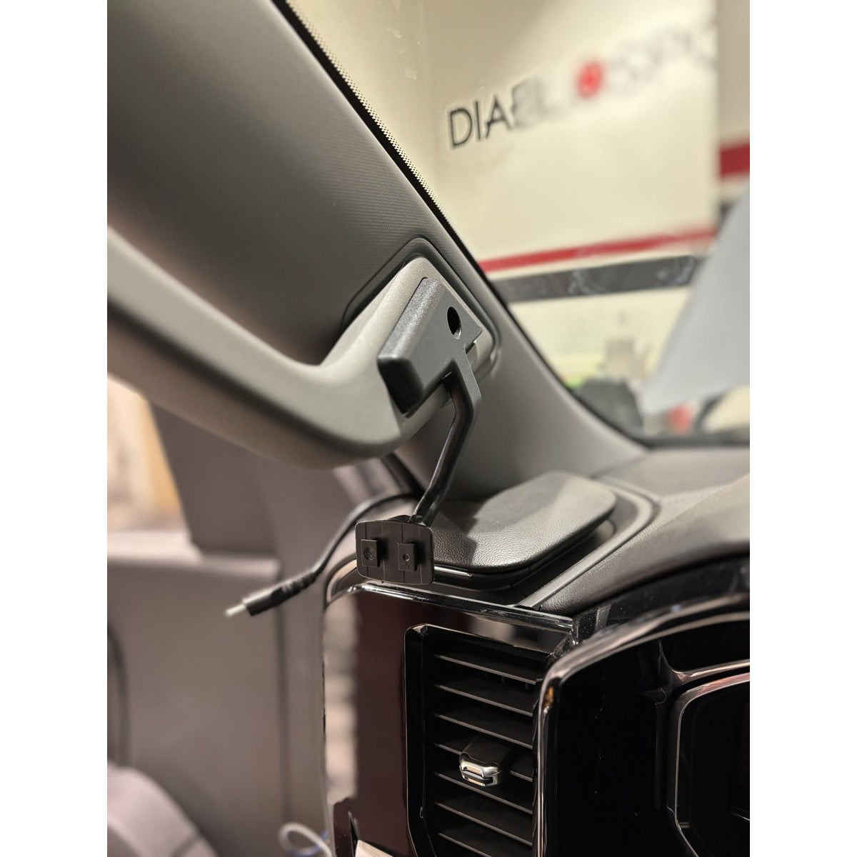 EDGE PRODUCTS A-pillar Display Mount 2024-2025 Silverado/sierra 2500/3500 And 2022.5-2025 GM 1500 Refresh product view 3