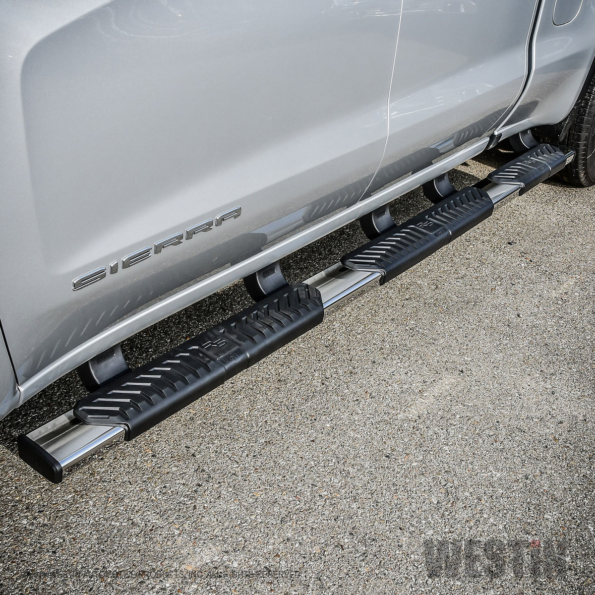 Westin R5 M-Series Wheel-to-Wheel Nerf Steps 2019-2024 Chevy/GMC Silverado/Sierra 1500 Crew Cab