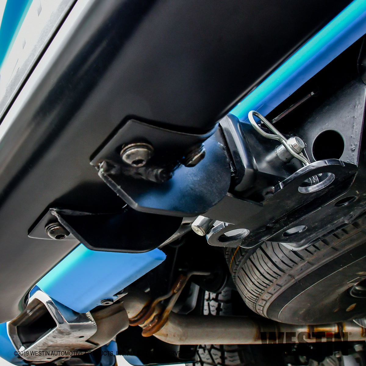 Westin PRO TRAXX 5 Hitch Step 27" step for 2" receiver