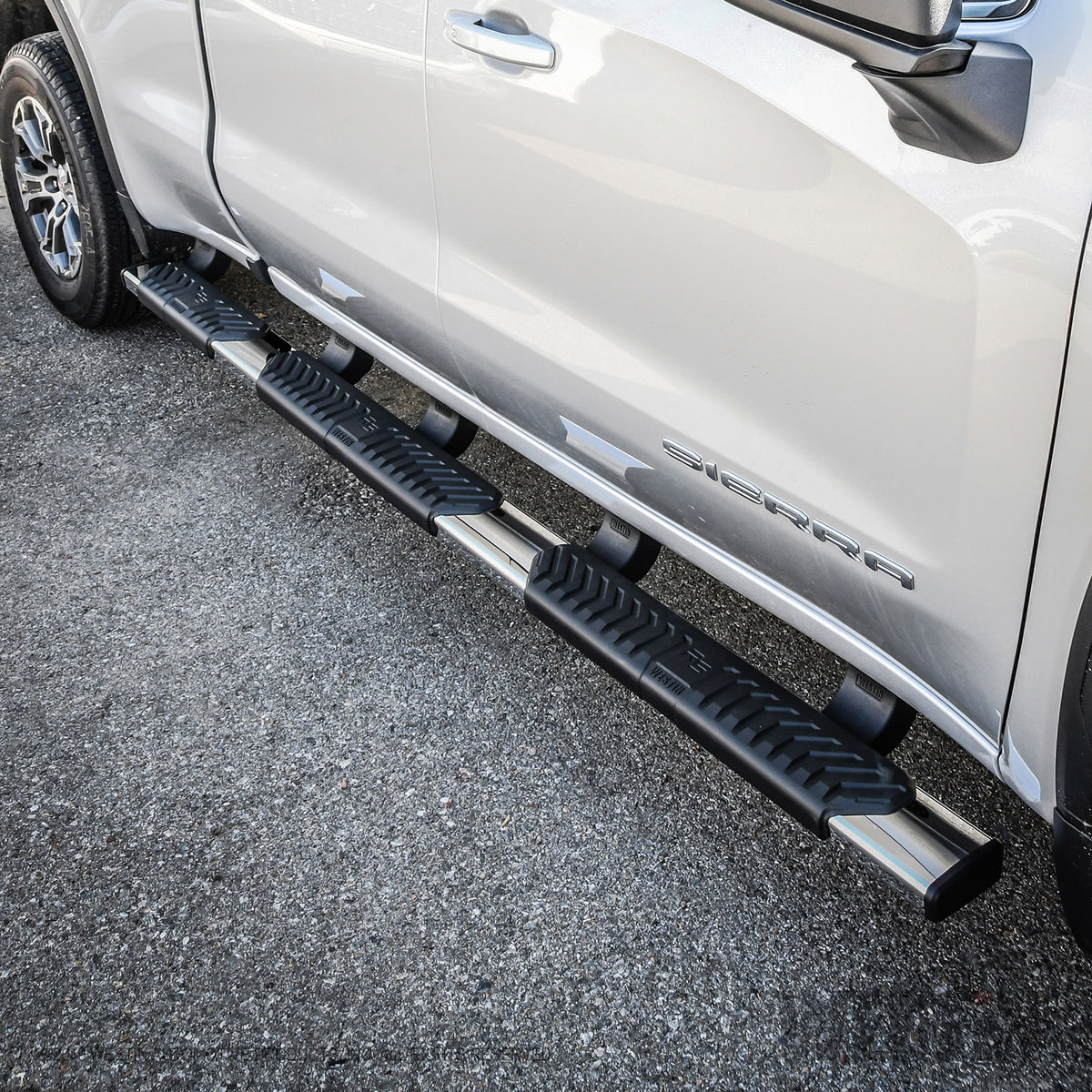 Westin R5 M-Series Wheel-to-Wheel Nerf Steps 2019-2024 Chevy/GMC Silverado/Sierra 1500 Crew Cab