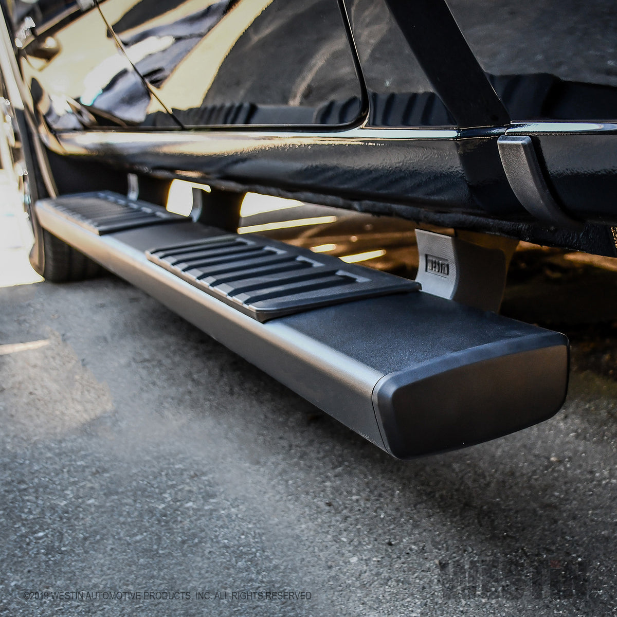 Westin R7 Nerf Steps 2019-2024 Chevy/GMC Silverado/Sierra 1500 Double Cab