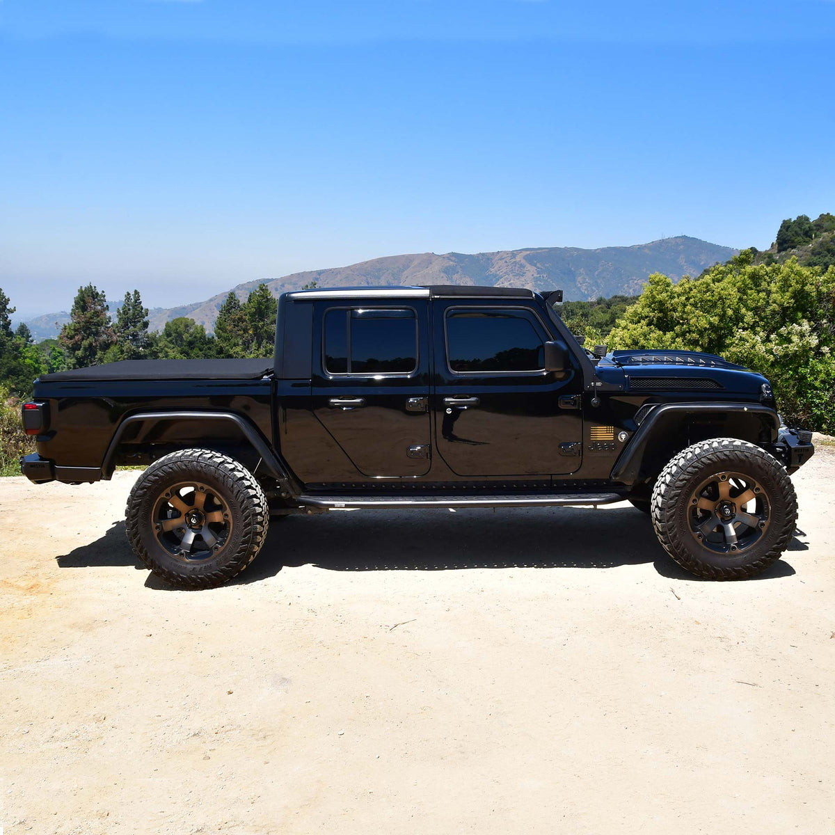 Westin Outlaw Running Boards 2020-2024 Jeep Gladiator