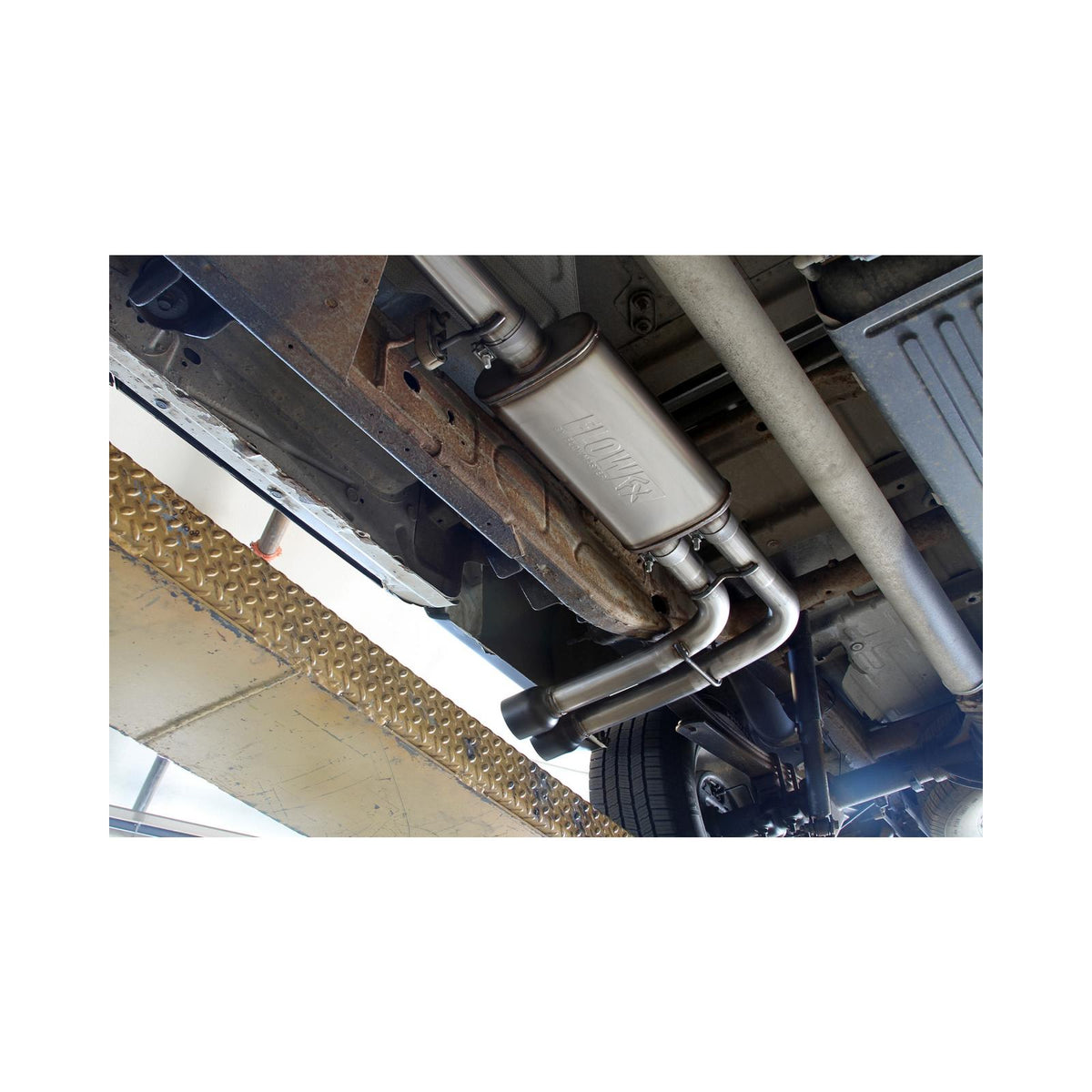 FLOWMASTER Flow Fx Cat-Back Exhaust System 2009-2013 Silverado/Sierra 1500 5.3L V8 Flow Fx 3.0 Inch To Dual 2.5 Inch Cat-Back