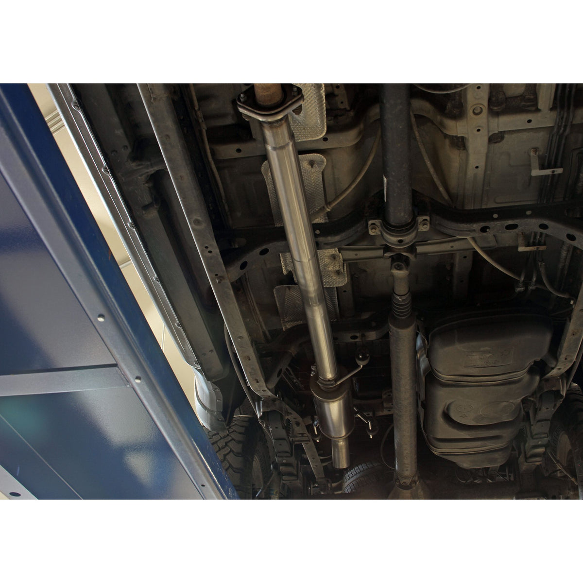 FLOWMASTER Flow Fx Extreme Cat-Back Exhaust System 2005-2015 Toyota Tacoma 4.0L Flow Fx Extreme Stainless Steel 3.0 Inch Cat