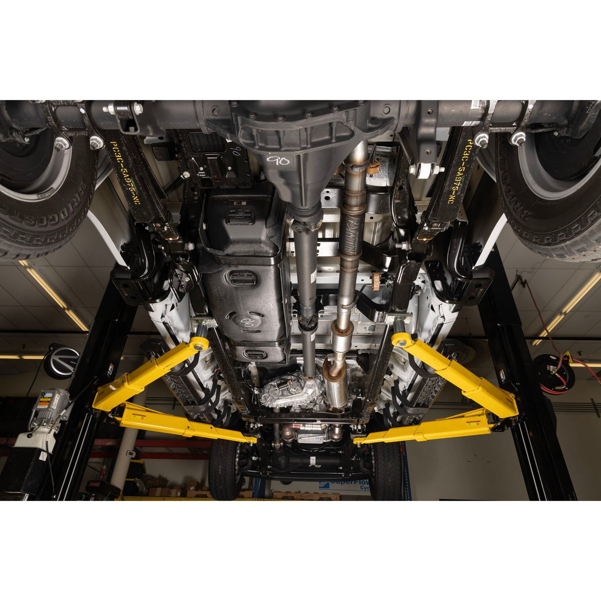FLOWMASTER Flow Fx Direct Fit Muffler Fits 17-26 Ford F250/F350 6.2L, 6.8L, 7.3L Gas Ffx Direct Fit Muffler Exhaust System, 4