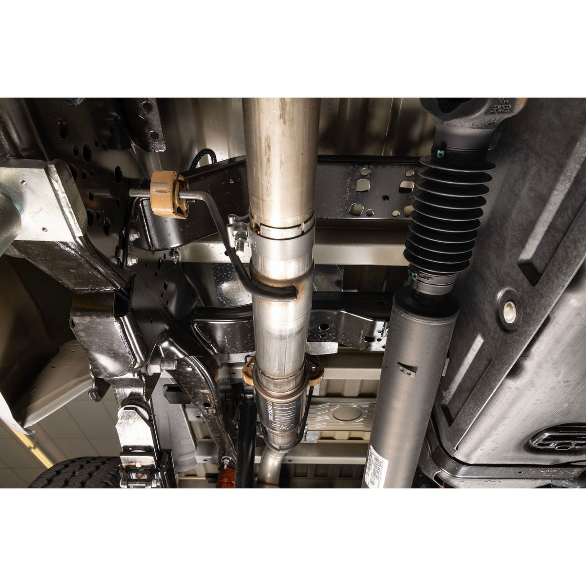 FLOWMASTER Flow Fx Direct Fit Muffler Fits 17-26 Ford F250/F350 6.2L, 6.8L, 7.3L Gas Ffx Direct Fit Muffler Exhaust System, 4