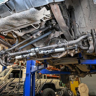 Synergy 1999 - 2004 Ford Super Duty F-250 / F350 Dual Steering Stabilizer Kit — Synergy 1999 - 2004 Ford Super Duty F-250 / F