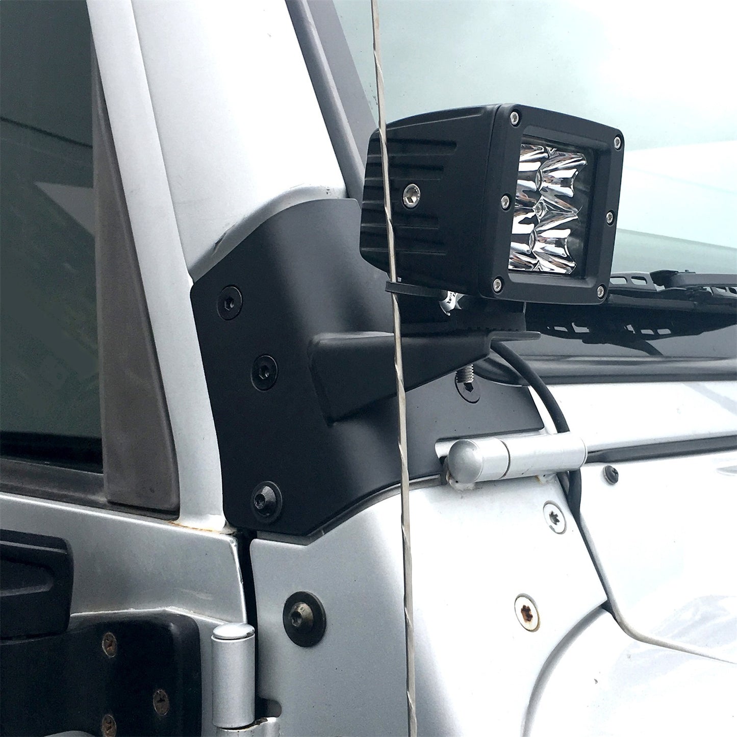 SMITTYBILT | Windshield Hinge Light Bracket 97-06 Wrangler TJ/LJ Black Smittybilt |7608