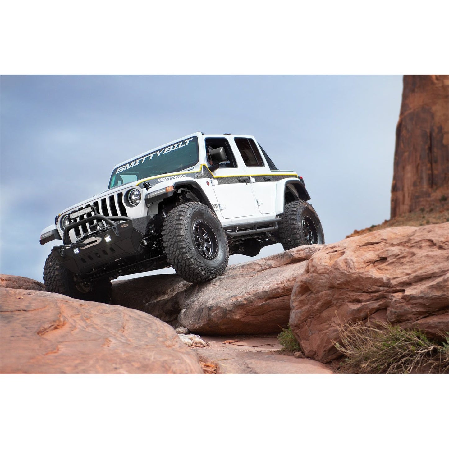 SMITTYBILT | SRC Side Armor with Steps for 2018-Up Jeep Wrangler 4 Doors JL Does not fit JK models Smittybilt |77634