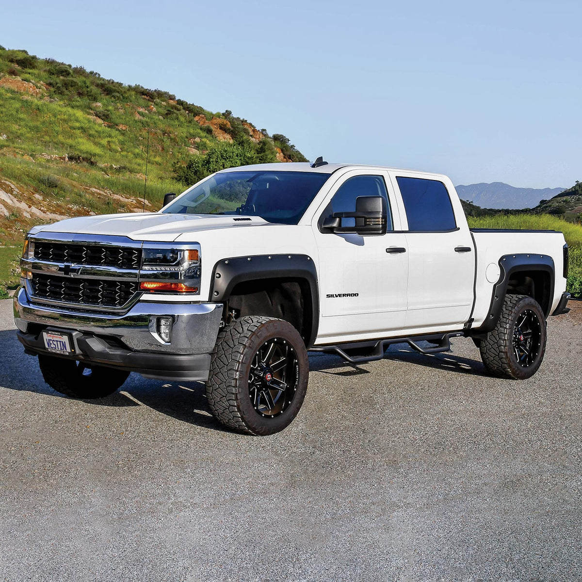 Westin Outlaw Drop Nerf Steps 2014-2018 Chevy/GMC Silverado/Sierra 1500 Crew Cab (Rocker Mount)