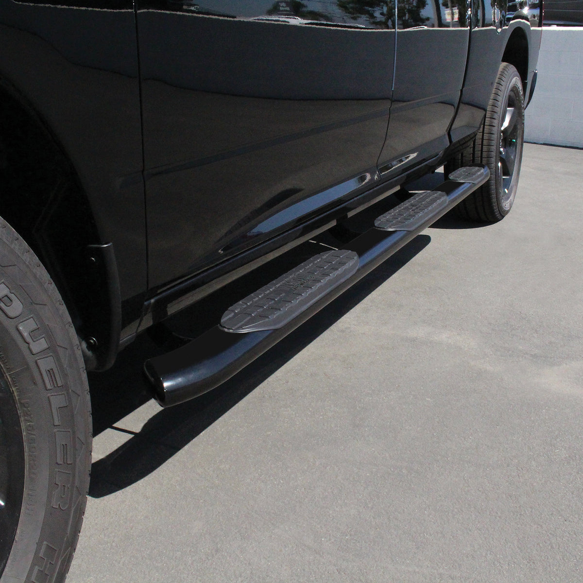 Westin PRO TRAXX 5 Oval W2W Nerf Steps 2009-2018 Ram 1500 Crew Cab (5.5' Bed)