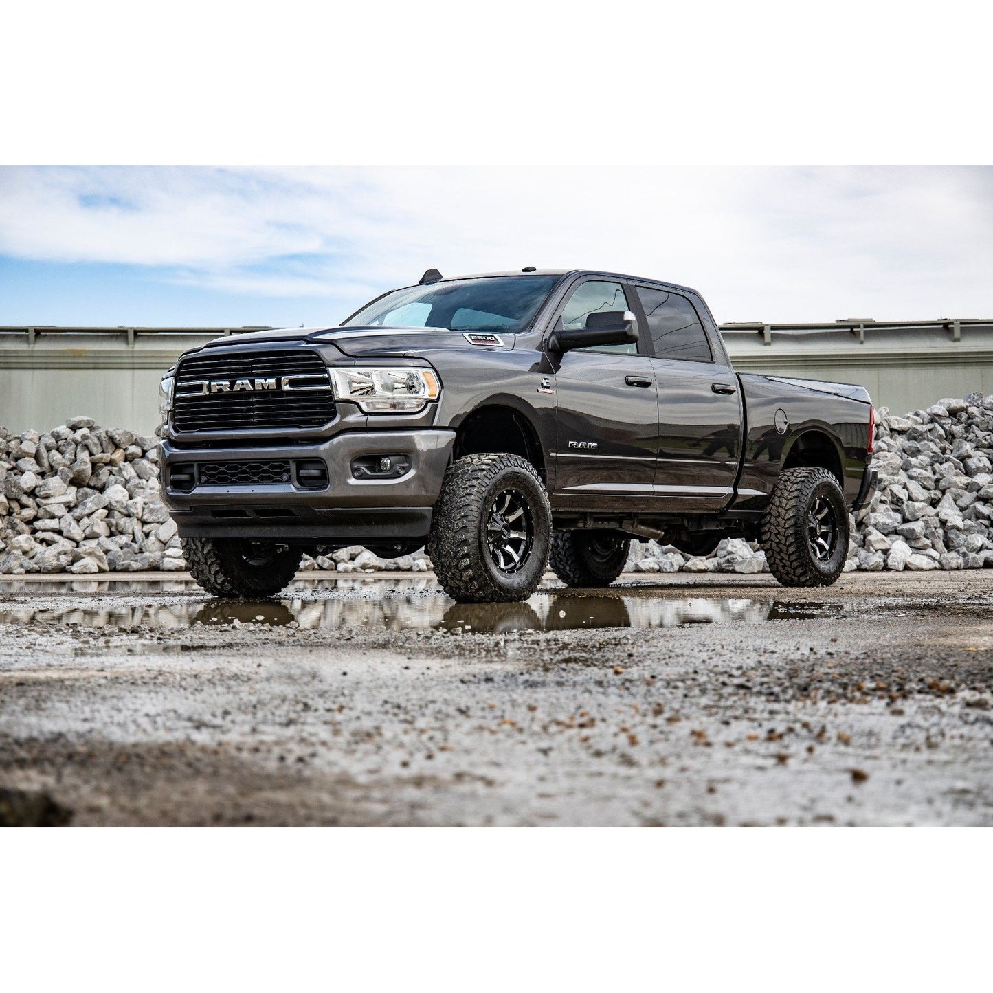 ROUGH COUNTRY 2.5 Inch Leveling Kit | RR Coil | M1 | Ram 2500 (14-26)/3500 (13-26)  | 37741