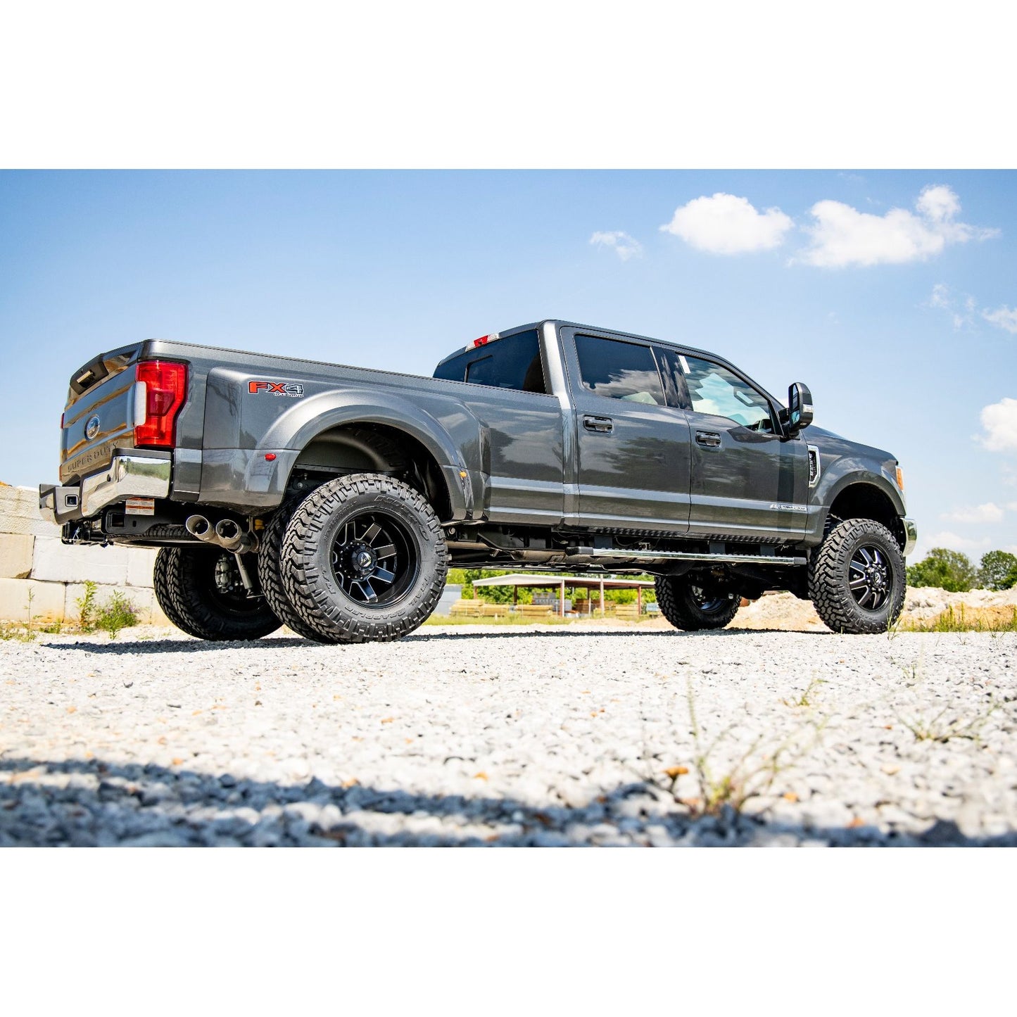 ROUGH COUNTRY 4.5 Inch Lift Kit | Dually | M1 | Ford F-350 Super Duty 4WD (2017-2022) | 55940