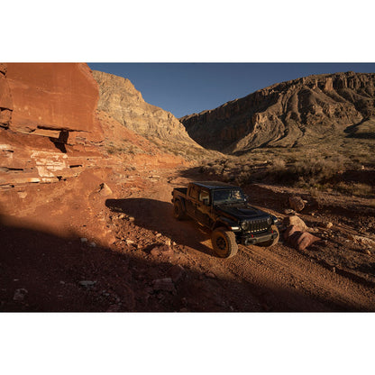 FOX | 18-On Jeep Wrangler JL Steering Stabilizer Performance Series 2.0 IFP 7.43 Inch | 985-24-173 on rugged terrain