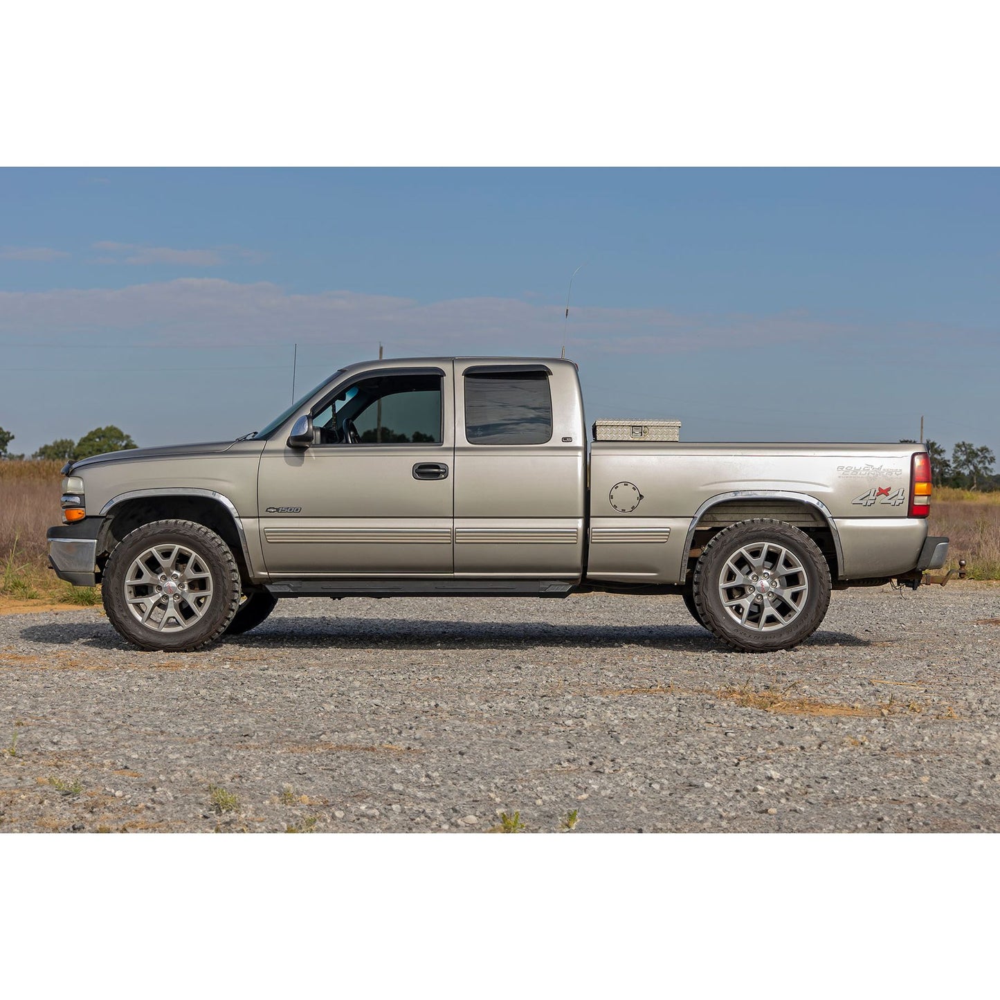 ROUGH COUNTRY HD2 Aluminum Running Boards | Ext Cab | Chevy/GMC 1500 (99-06 & Classic) | SRB990677A