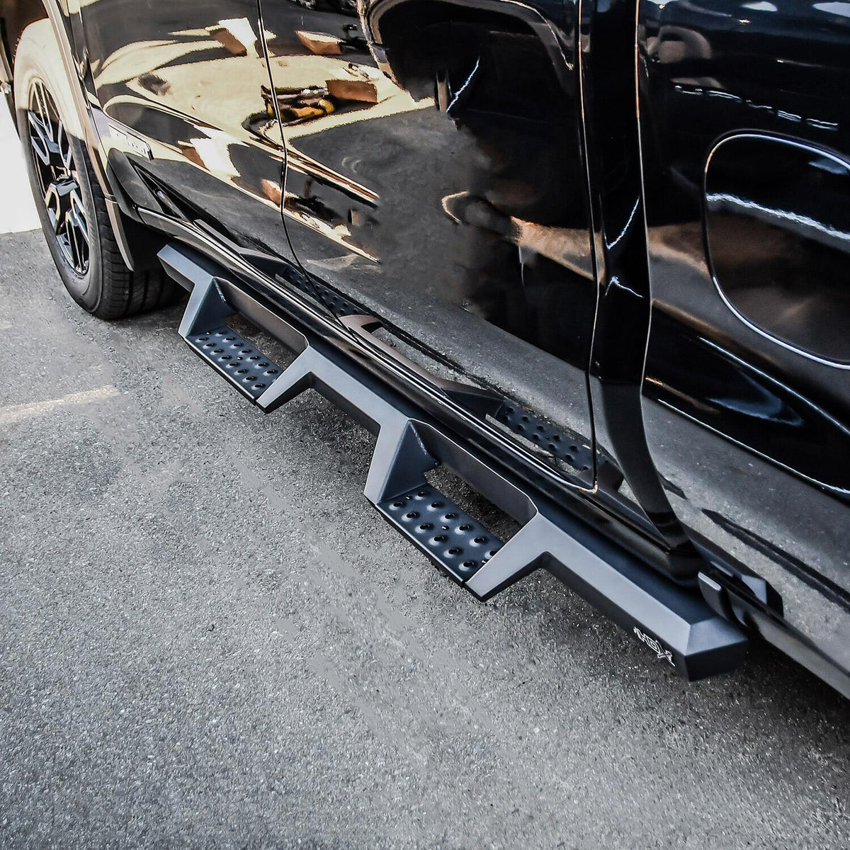Westin HDX Drop Nerf Steps 2019-2024 Chevy/GMC Silverado/Sierra 1500 Double Cab