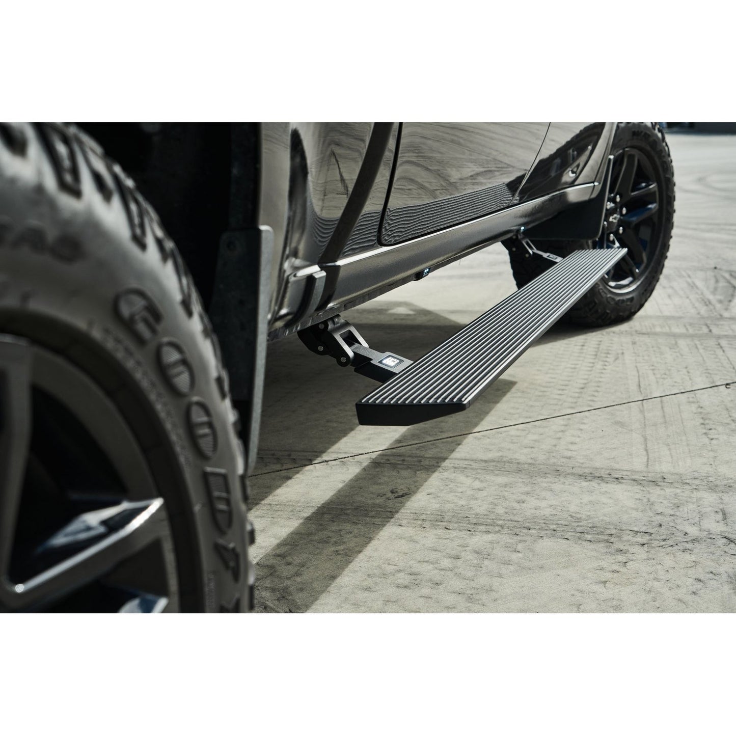 Body Armor 4x4 2019-2024 CHEVROLET SILVERADO/GMC SIERRA 1500, 2500/3500 CREW CAB E-POWER BOARD STEPS GM-4501