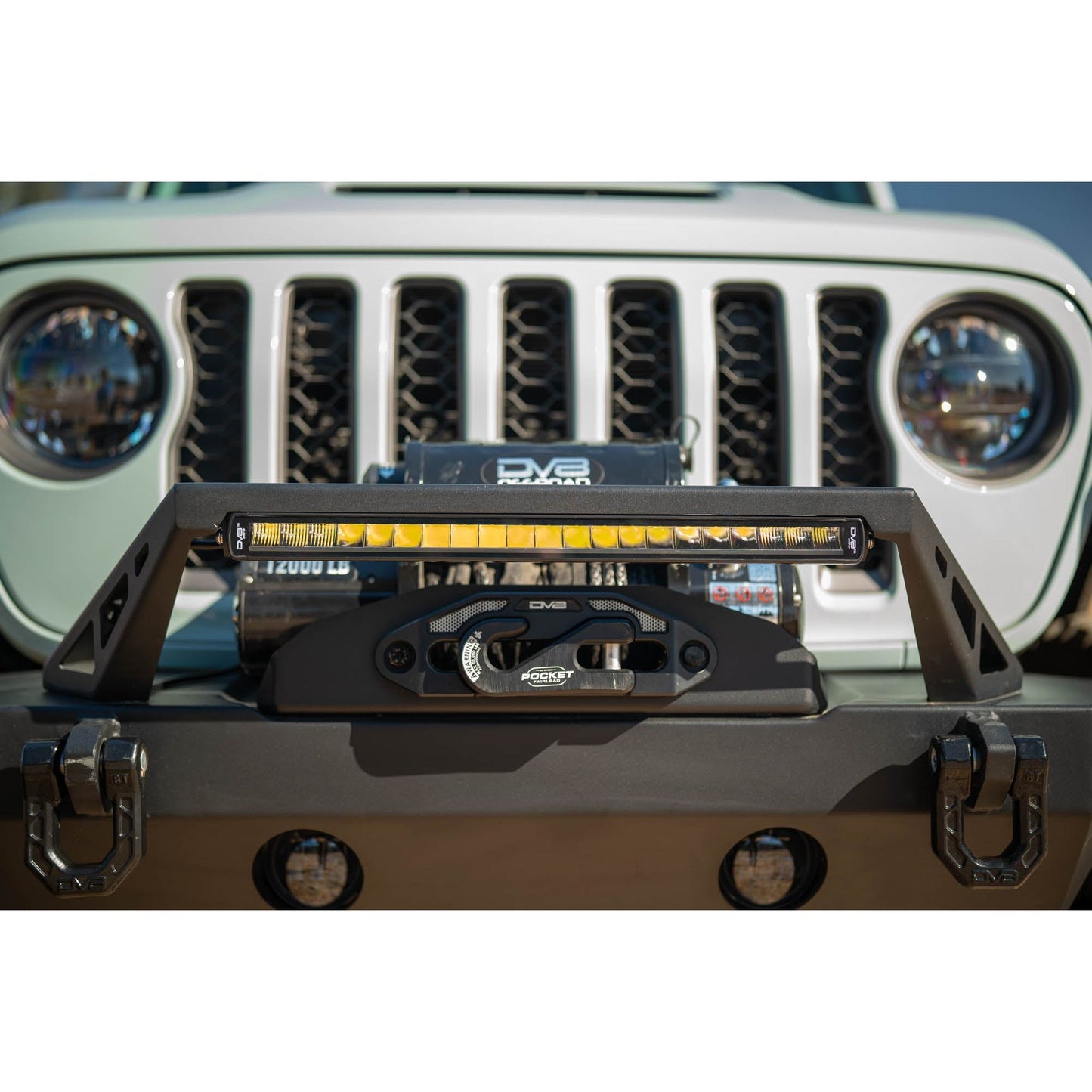 DV8 OFF-ROAD | 20 Inch Halo Elite Single Row Light Bar with Accent Light  | BE20SW105W-H
