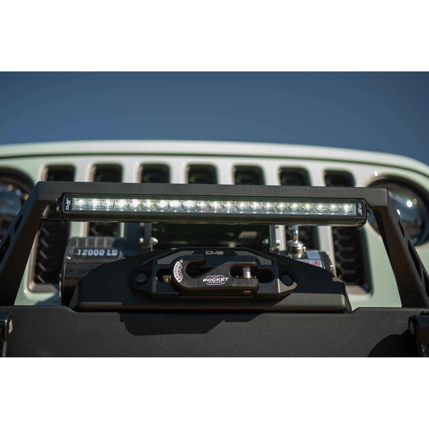 DV8 OFF-ROAD | 20 Inch Halo Elite Single Row Light Bar with Accent Light  | BE20SW105W-H