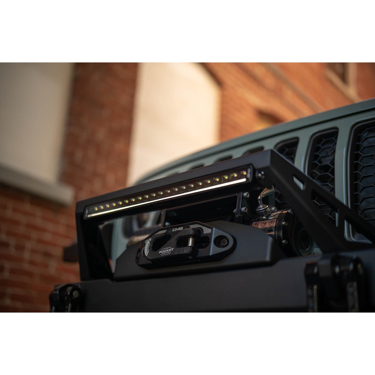 DV8 OFF-ROAD | 20 Inch Halo Elite Single Row Light Bar with Accent Light  | BE20SW105W-H