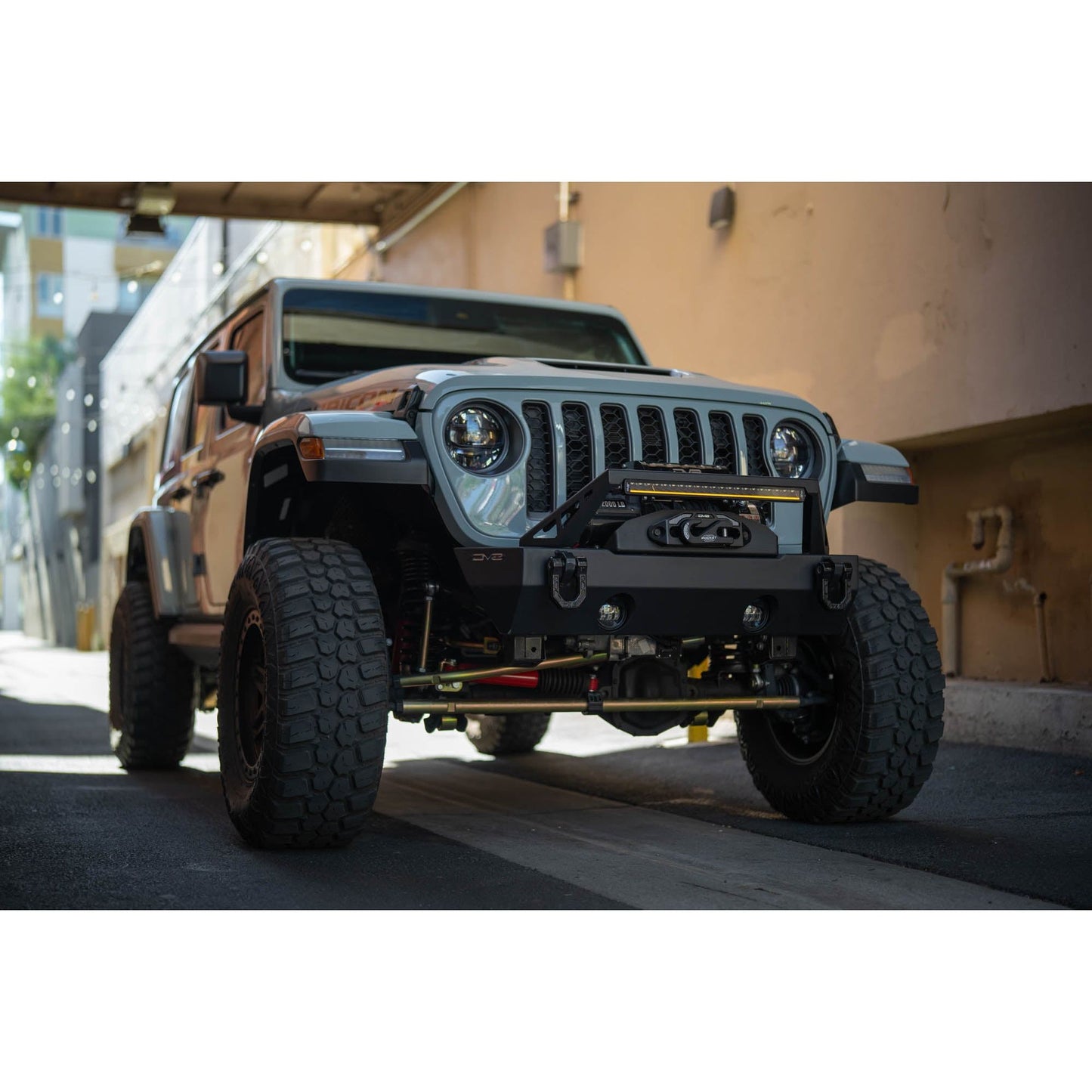 DV8 OFF-ROAD | 20 Inch Halo Elite Single Row Light Bar with Accent Light  | BE20SW105W-H