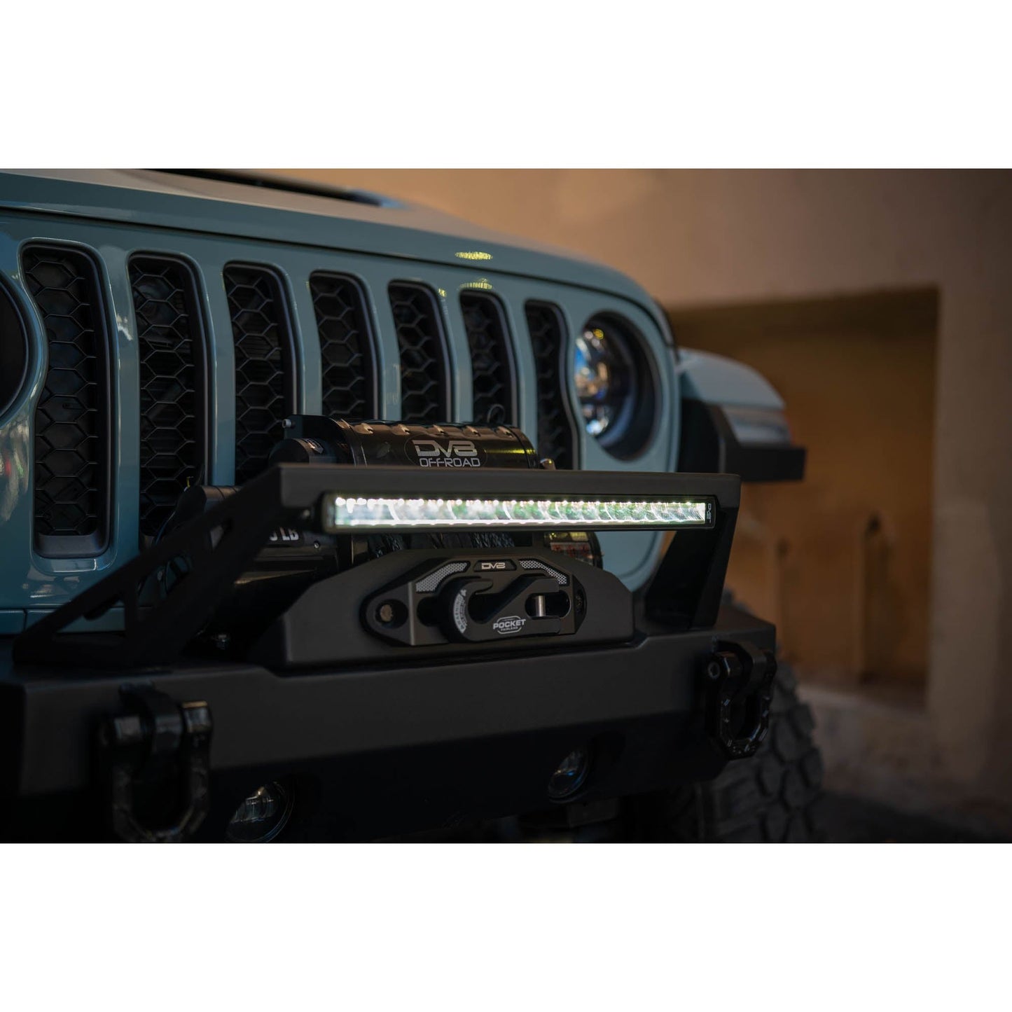 DV8 OFF-ROAD | 20 Inch Halo Elite Single Row Light Bar with Accent Light  | BE20SW105W-H