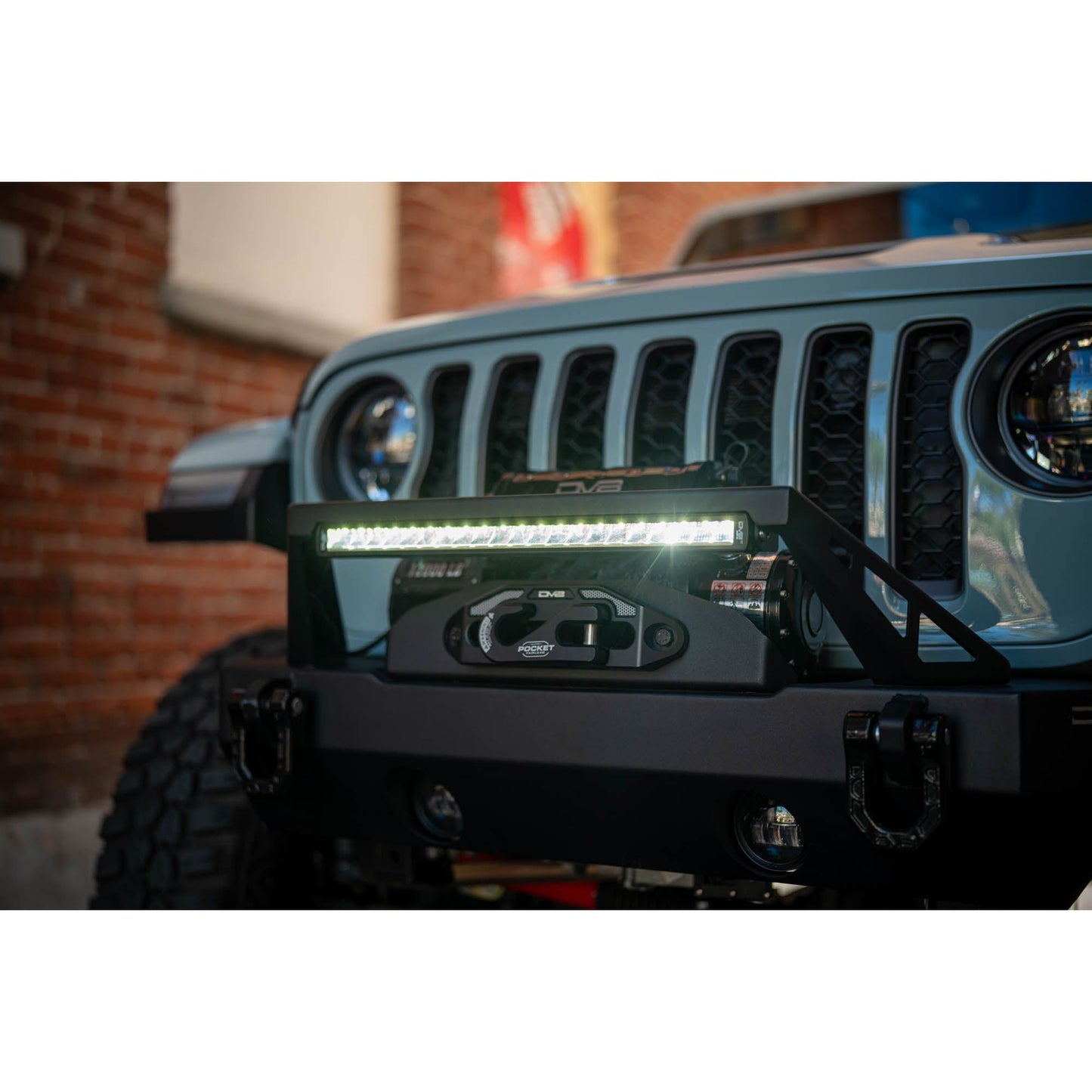 DV8 OFF-ROAD | 20 Inch Halo Elite Single Row Light Bar with Accent Light  | BE20SW105W-H