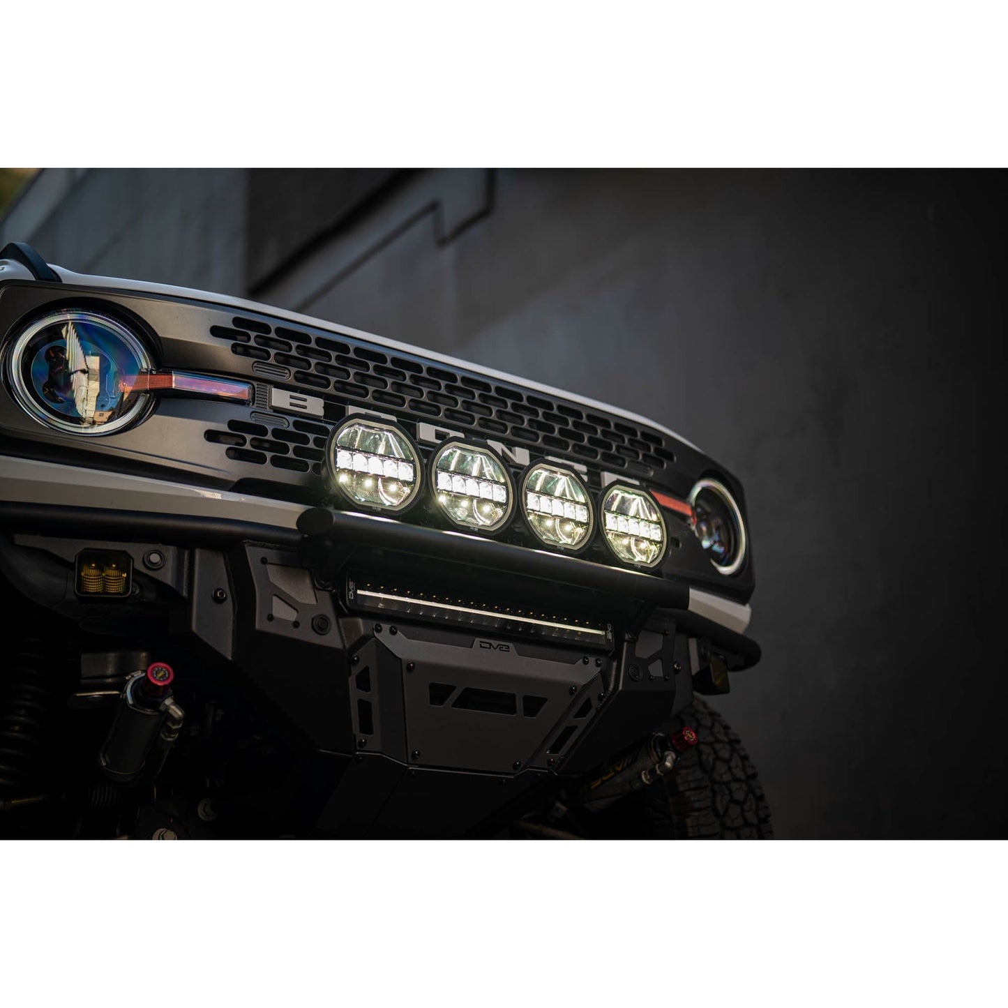 DV8 OFF-ROAD | 7 Inch Halo Elite Round Light w/ Accent Halo  | BE7RW108W-H