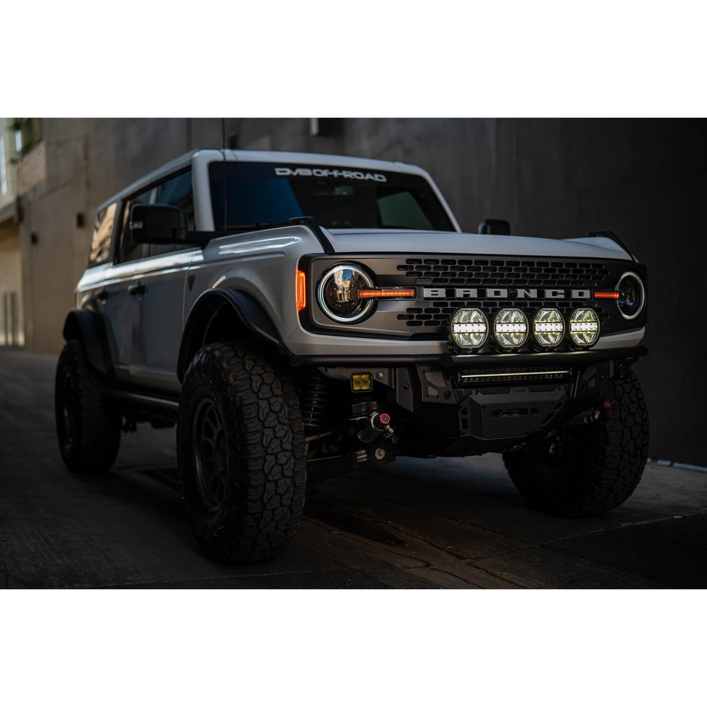 DV8 OFF-ROAD | 7 Inch Halo Elite Round Light w/ Accent Halo  | BE7RW108W-H