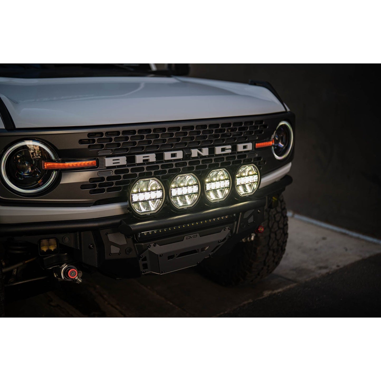 DV8 OFF-ROAD | 7 Inch Halo Elite Round Light w/ Accent Halo  | BE7RW108W-H