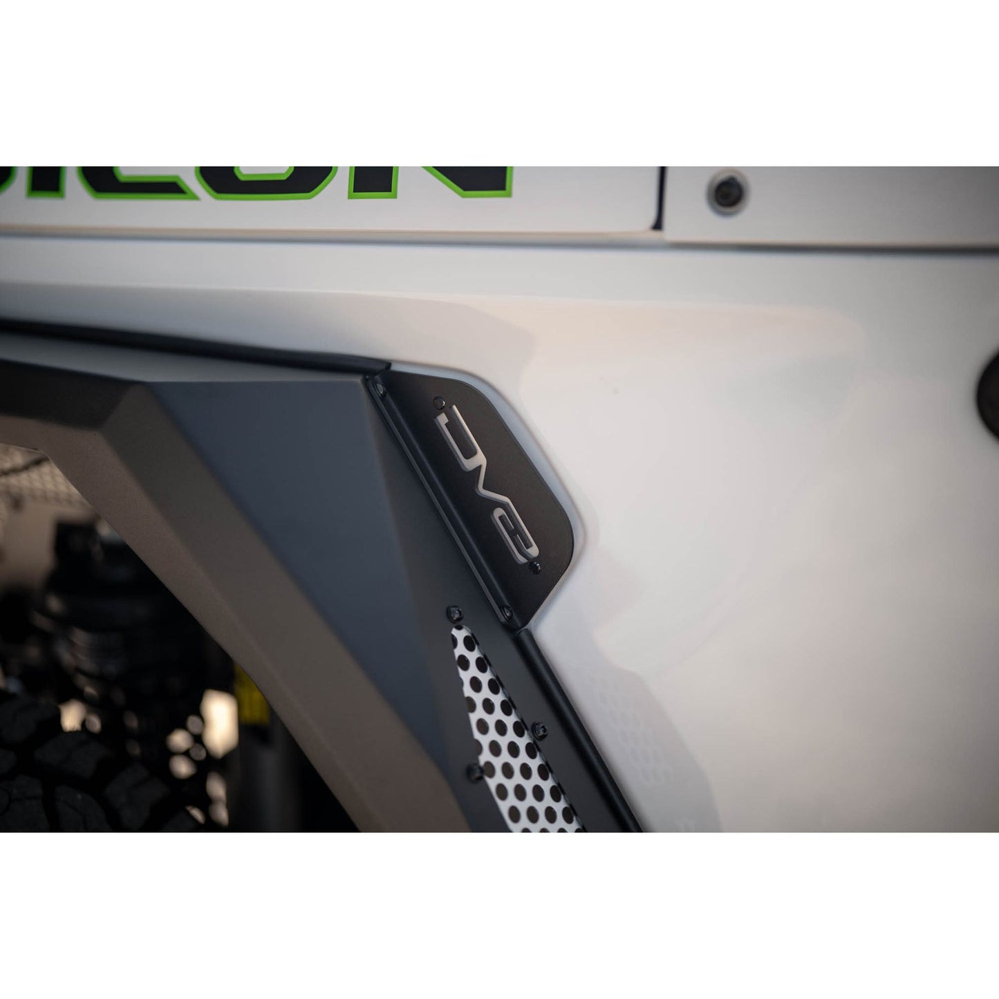 DV8 OFF-ROAD | 2018 2025 Jeep Wrangler JL Armor Fender Flares  | FDJL-09