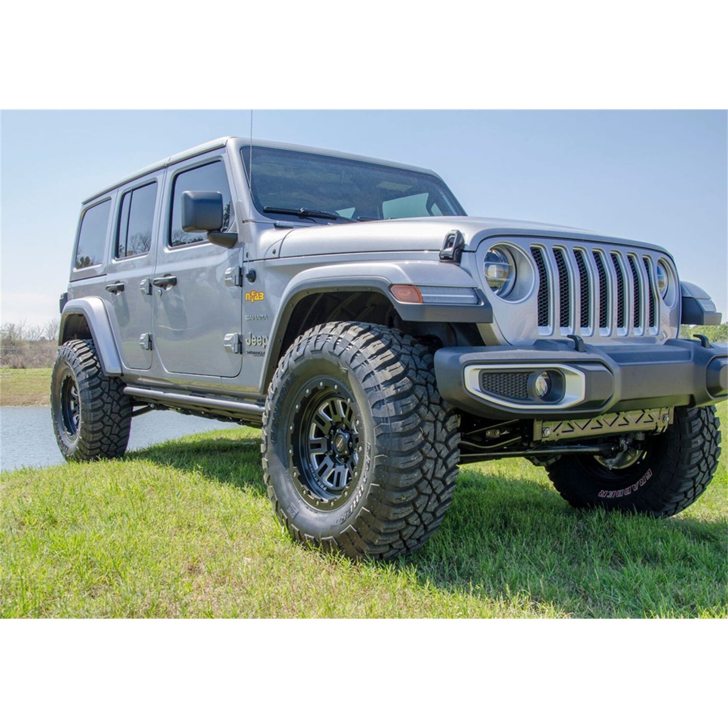 N-Fab | RKR Rails-Cab Len (2 Steps)-20-24 Gladiator JT 4Dr-TX Blk | J194TRKR